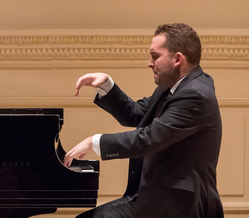 钢琴家麦肯齐·梅勒梅在Leo B. 2019年12月13日星期五，在卡内基音乐厅威尔独奏厅举行的鲁伊斯纪念奖演奏会.
